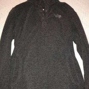 Women’s North Face pullover